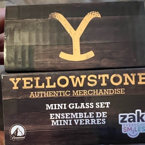 ****Donated***YELLOWSTONE set of 4 Valentine graphic shot glasses 2 ozs each - Picture 3 of 10